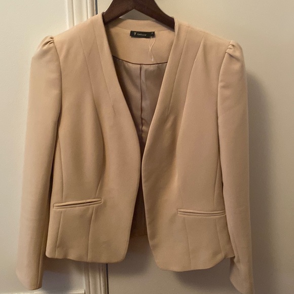 Van Heusen brand new women blazer, tag tored by child. Never worn - Picture 1 of 2